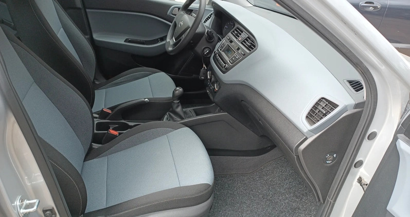 Hyundai i20 cena 37900 przebieg: 47000, rok produkcji 2017 z Dzierżoniów małe 379